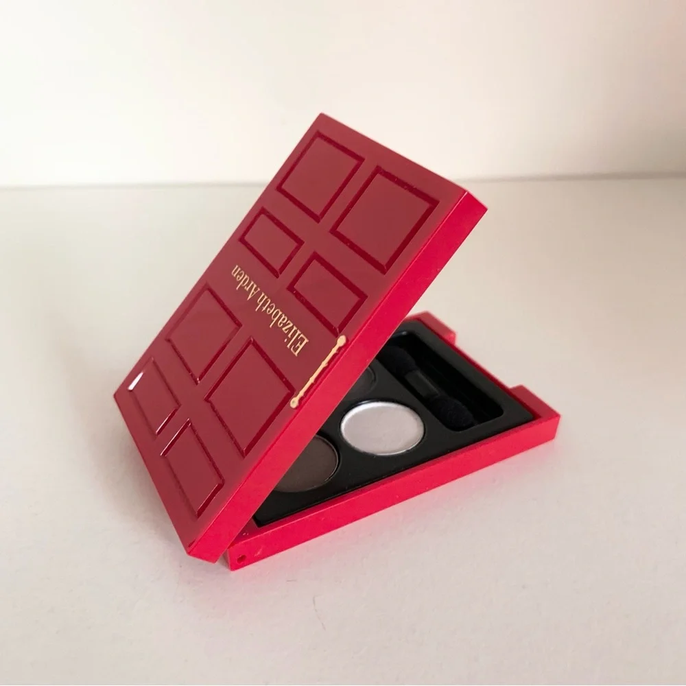 NWOT Elizabeth Arden red door eyeshadow palette special edition